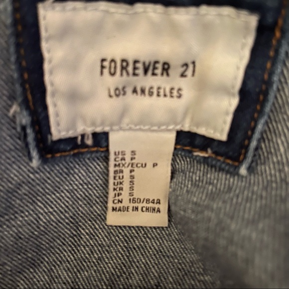 Forever 21 Women’s/juniors Jean Jacket Size Small - Picture 3 of 3